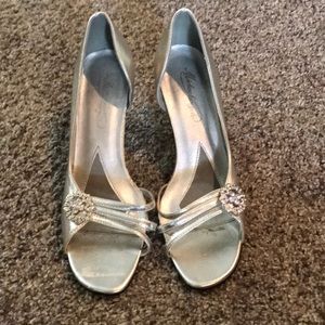 Silver heel